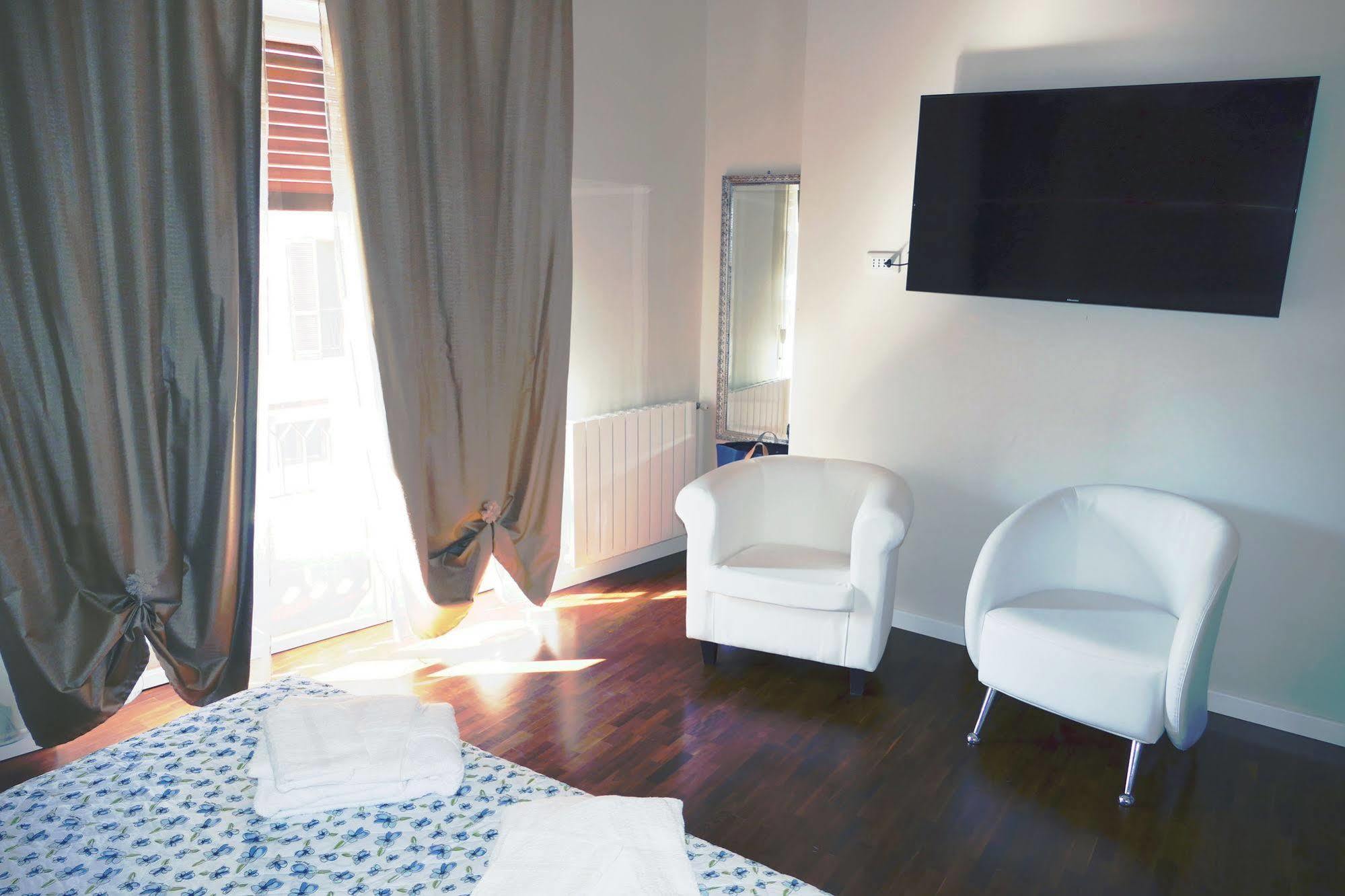 Domus Yenne Suites كالياري المظهر الخارجي الصورة